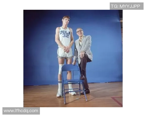 重庆羽毛球队防守革新之路：探索新战术与训练理念的深度解析